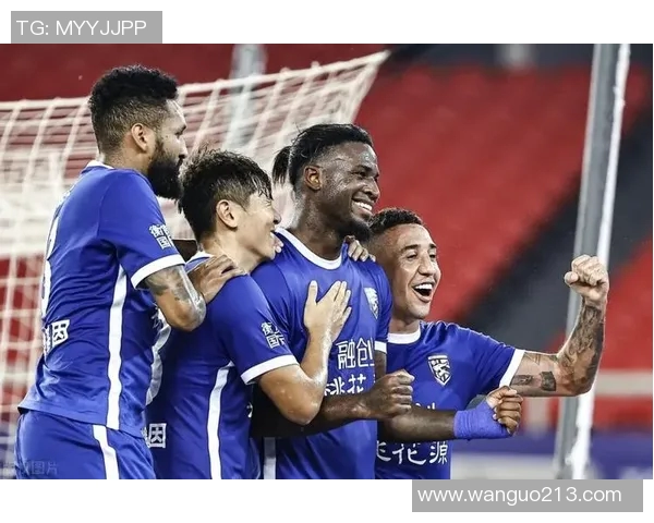 巴塞罗那与费伦茨瓦的精彩对决引发球迷热议与期待